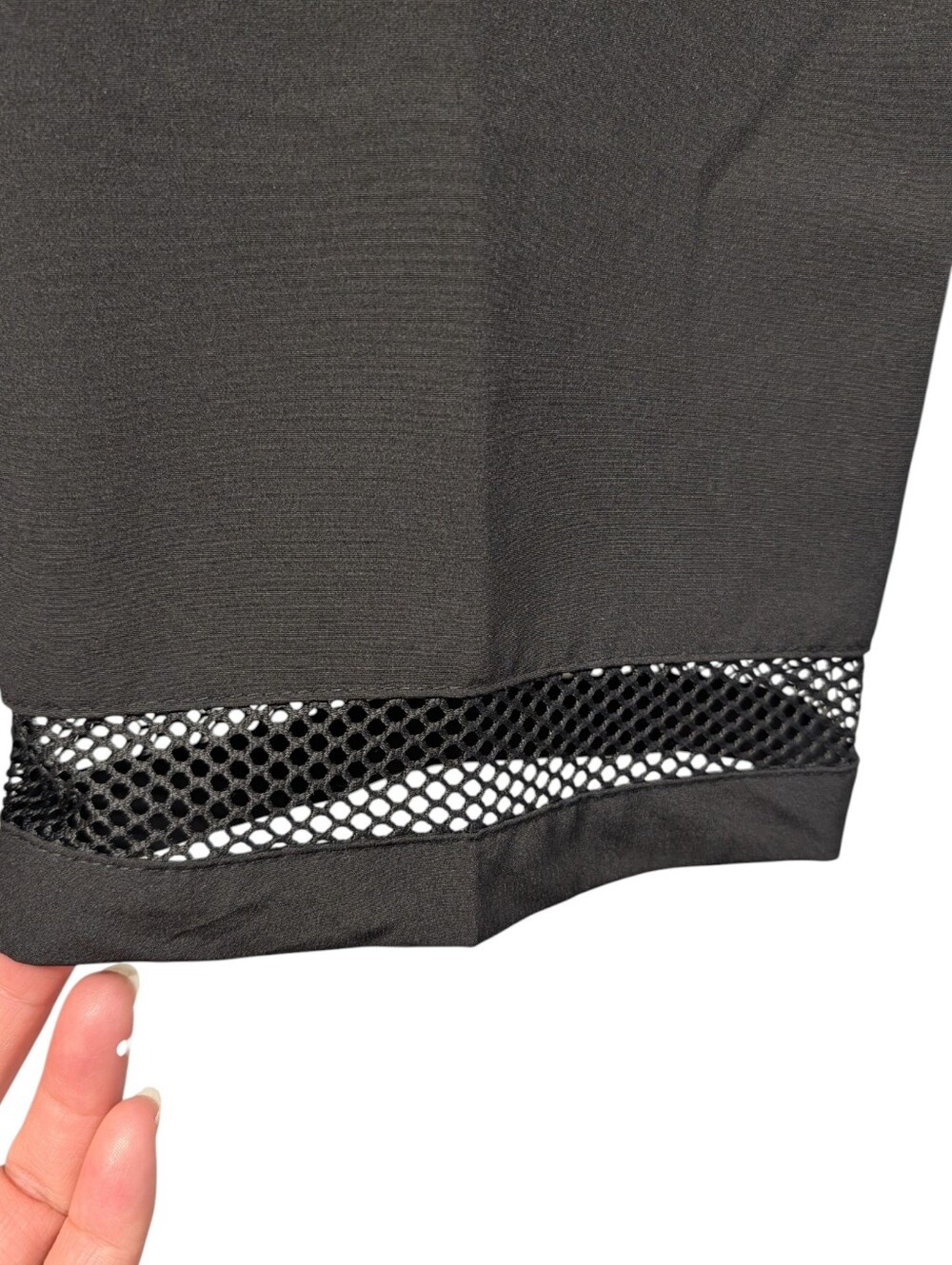 Alfred Dunner Womens Sz 12 Black Capri Crop Pants Mesh Hem Stretch Pull On NWT - Picture 5 of 7